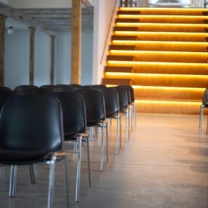 BERTRAM stabelstol m/polster