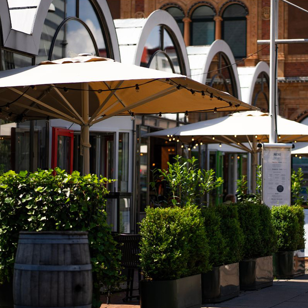 Kæmpeparasol - 4x4m u/frisekant - NY